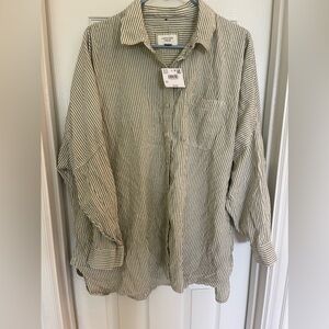 American Eagle Button Up